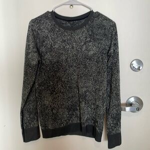 Lululemon long sleeve shirt size 4 or 6